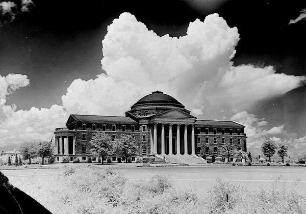 Southern Methodist Universitys Dallas Hall af Charles Erwin Arnold