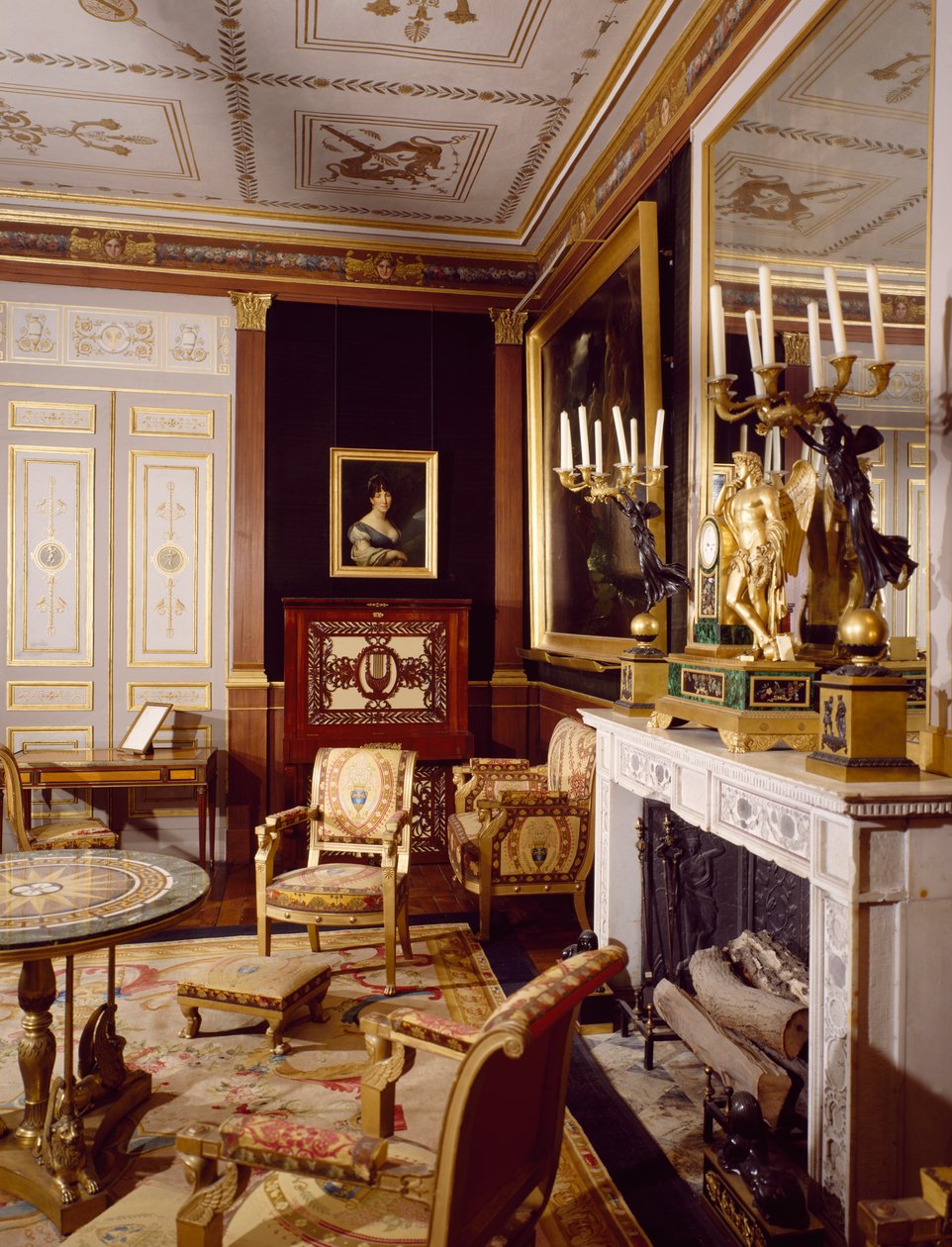 Besøgssalonen og venstre portræt af dronning Hortense, Chateau de Malmaison i Rueil-Malmaison, af arkitekterne Pierre-Francois-Leonard Fontaine og Charles Percier, Frankrig af Charles and Fontaine Pierre Percier