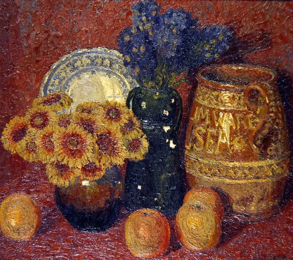 Stilleben - Blomster, keramik og æbler (olie på lærred) af Charles Ginner