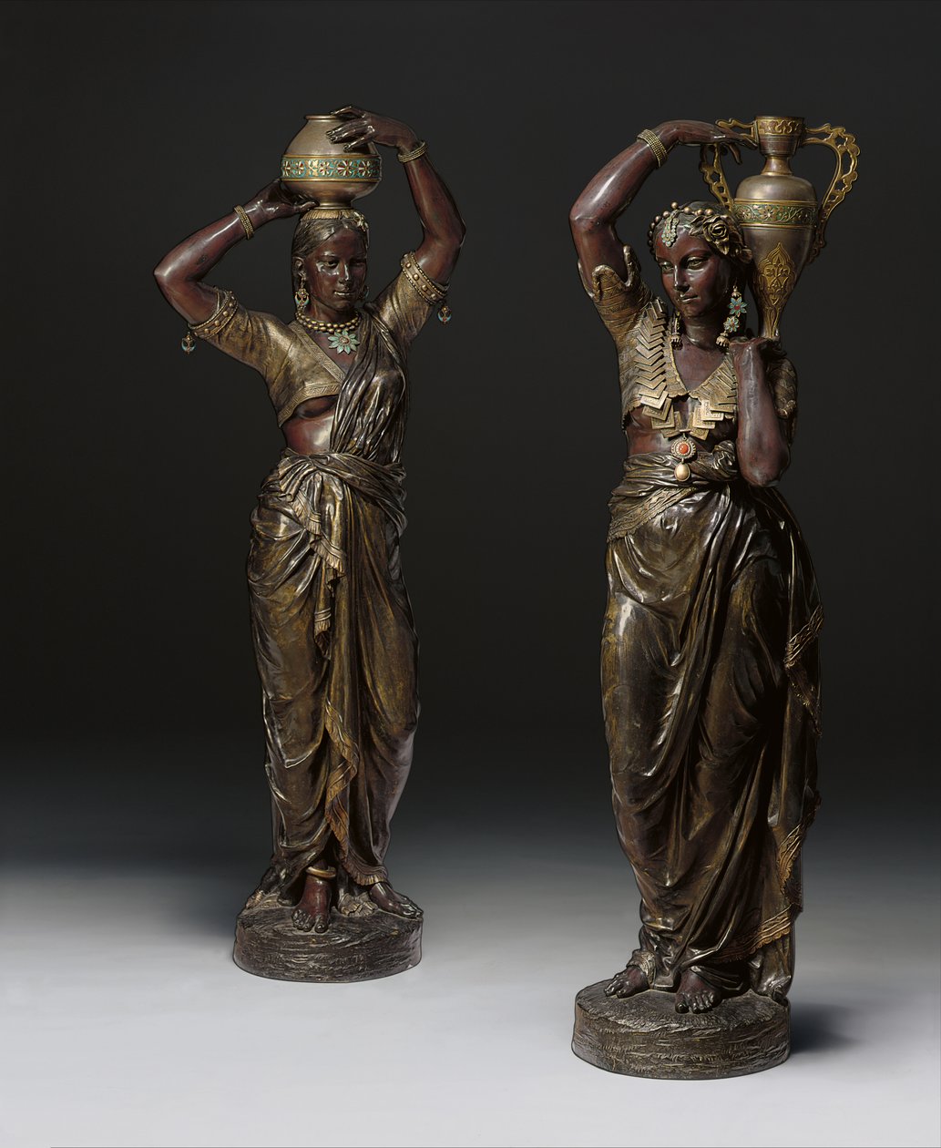To bronzefakler i form af indiske kvinder, der bærer vaser, 1862 -1865 af Charles Henri Joseph Cordier