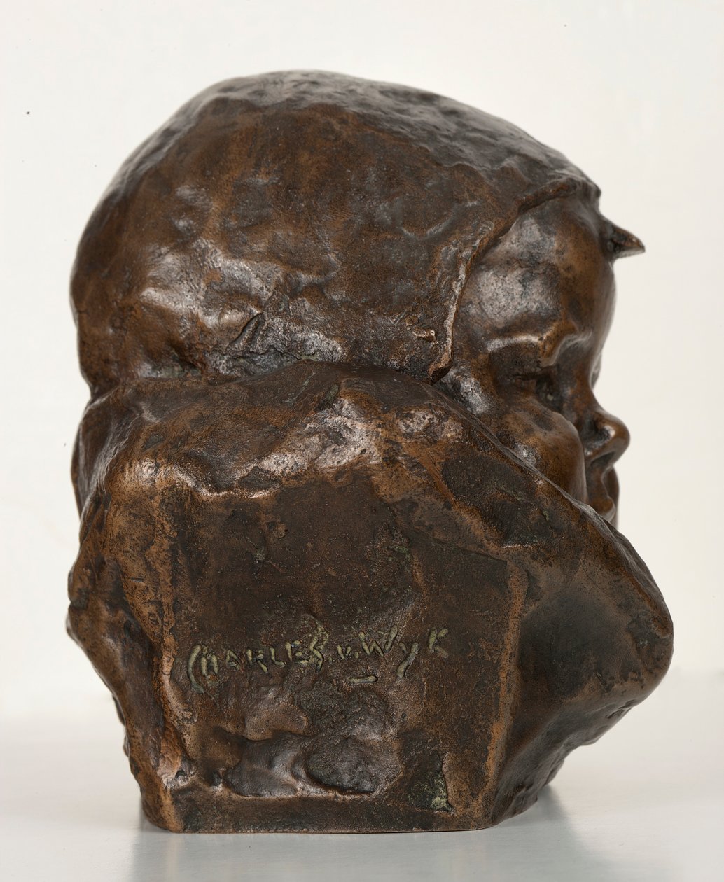 Baby med motorhjelm: The Artists Son (bronze) af Charles Henri Marie van Wijk