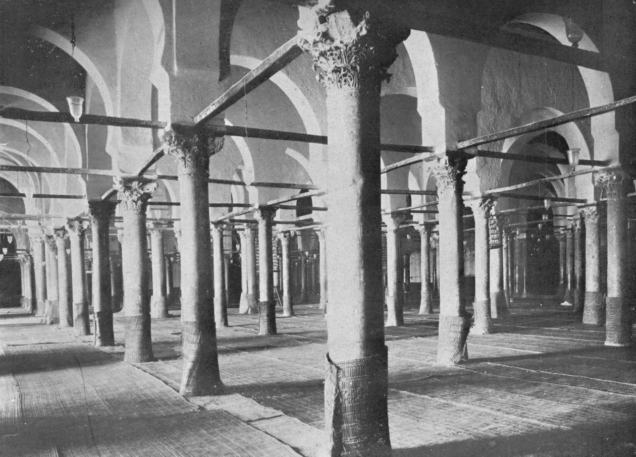Kairouan. Interiør af Grande Mosque, c1913 af Charles J. S. Makin