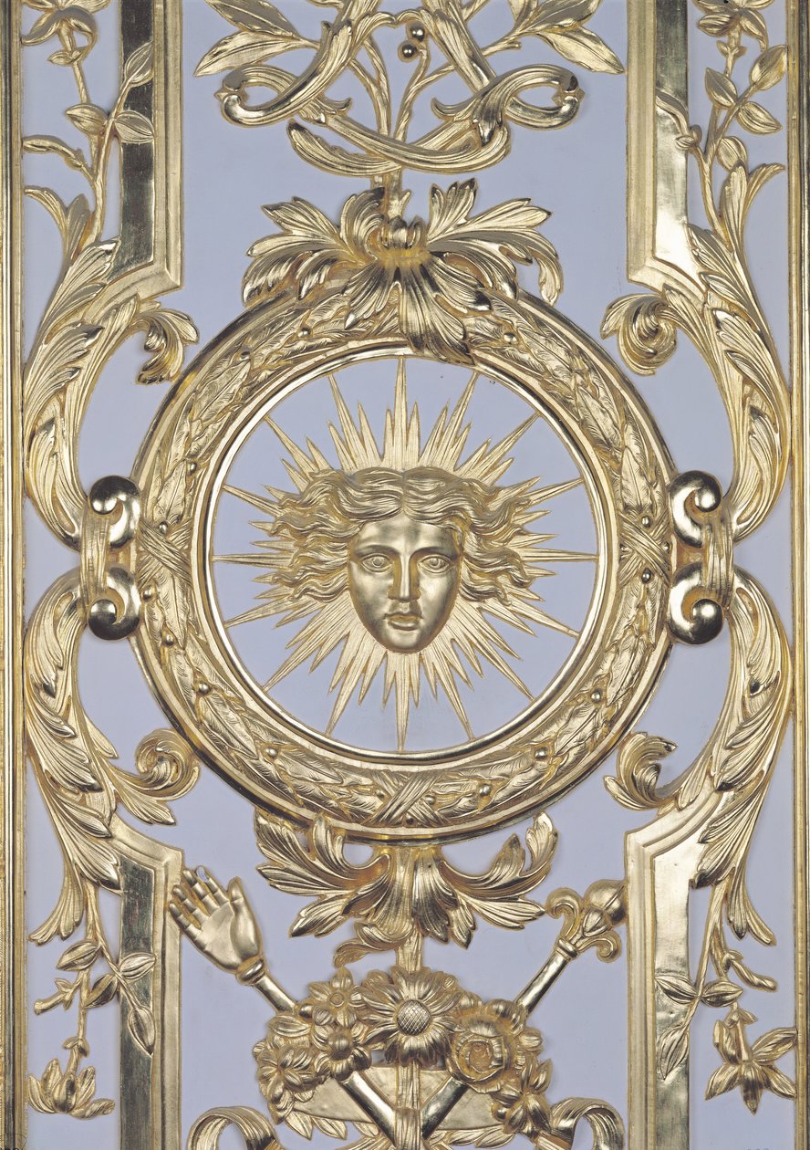 Detalje af paneler med emblem af Ludvig XIV 1638-1715 fra Salon de Venus, 1668 forgyldt træ se også 192316 af Charles Le Brun