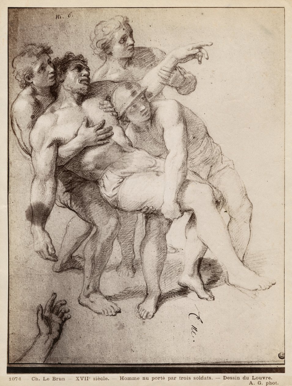 Halvnøgen mand støttet af tre mænd, studie til "Alexander den Store og Porus" eller "The Defeat of Porus", ca. 1665-73 (pierre noire og hvidt kridt på beige papir) af Charles Le Brun