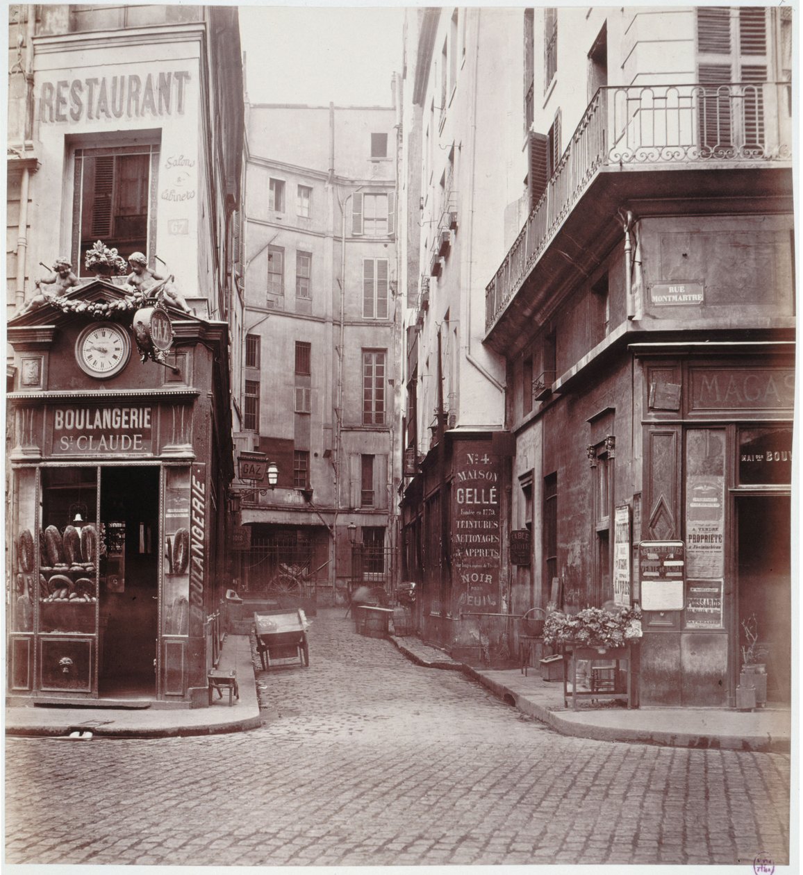 Impasse St. Claude, fra Rue St. Sauveur, Paris, mellem 1858-78 af Charles Marville