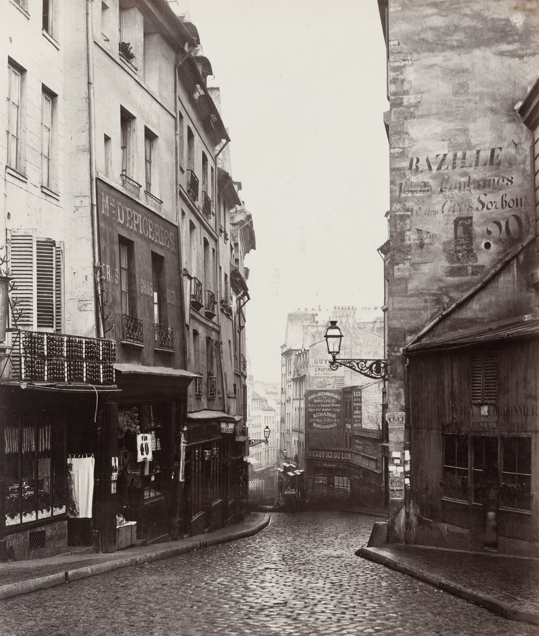 Rue de la Montagne-Sainte-Geneviève nær krydset mellem Rue Laplace af Charles Marville
