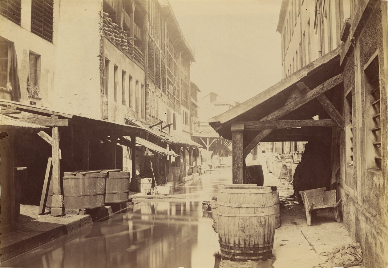 [Garveri ved bredden af Bièvre] / [Bièvre og garverierne, nu en kloak]. af Charles Marville