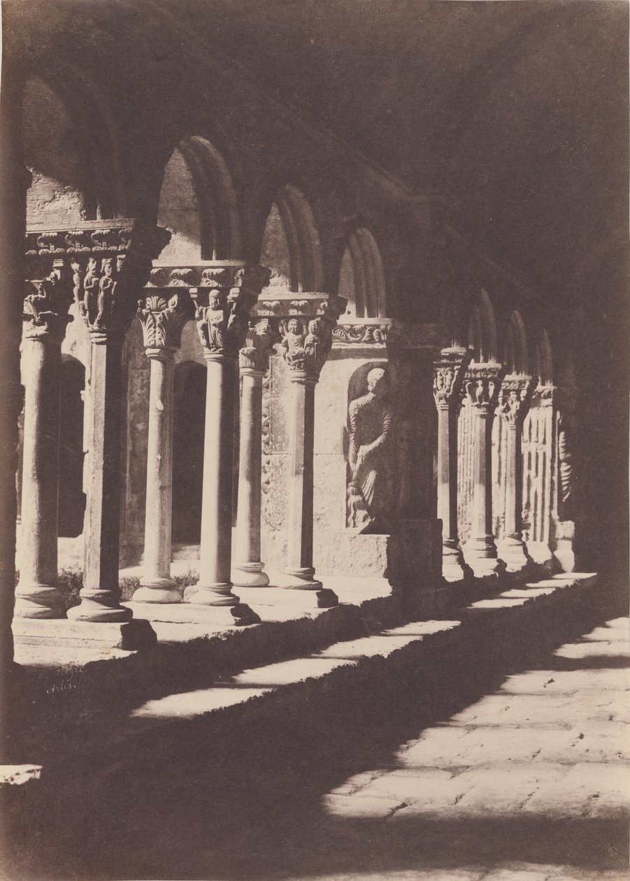 En gang i klostergangen ved Saint-Trophime-kirken, Arles af Charles Nègre