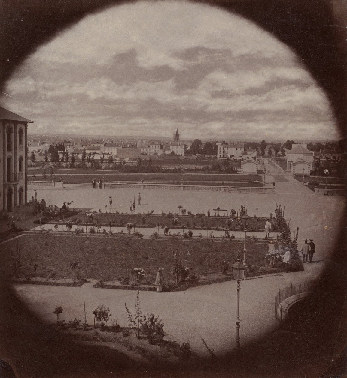 Imperial Asylum of Vincennes, udsigt over Charenton, 1858-59. af Charles Nègre