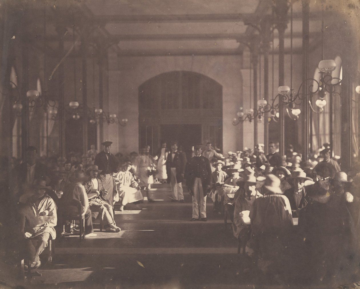 Refektoriet i det kejserlige asyl i Vincennes, 1858-59. af Charles Nègre