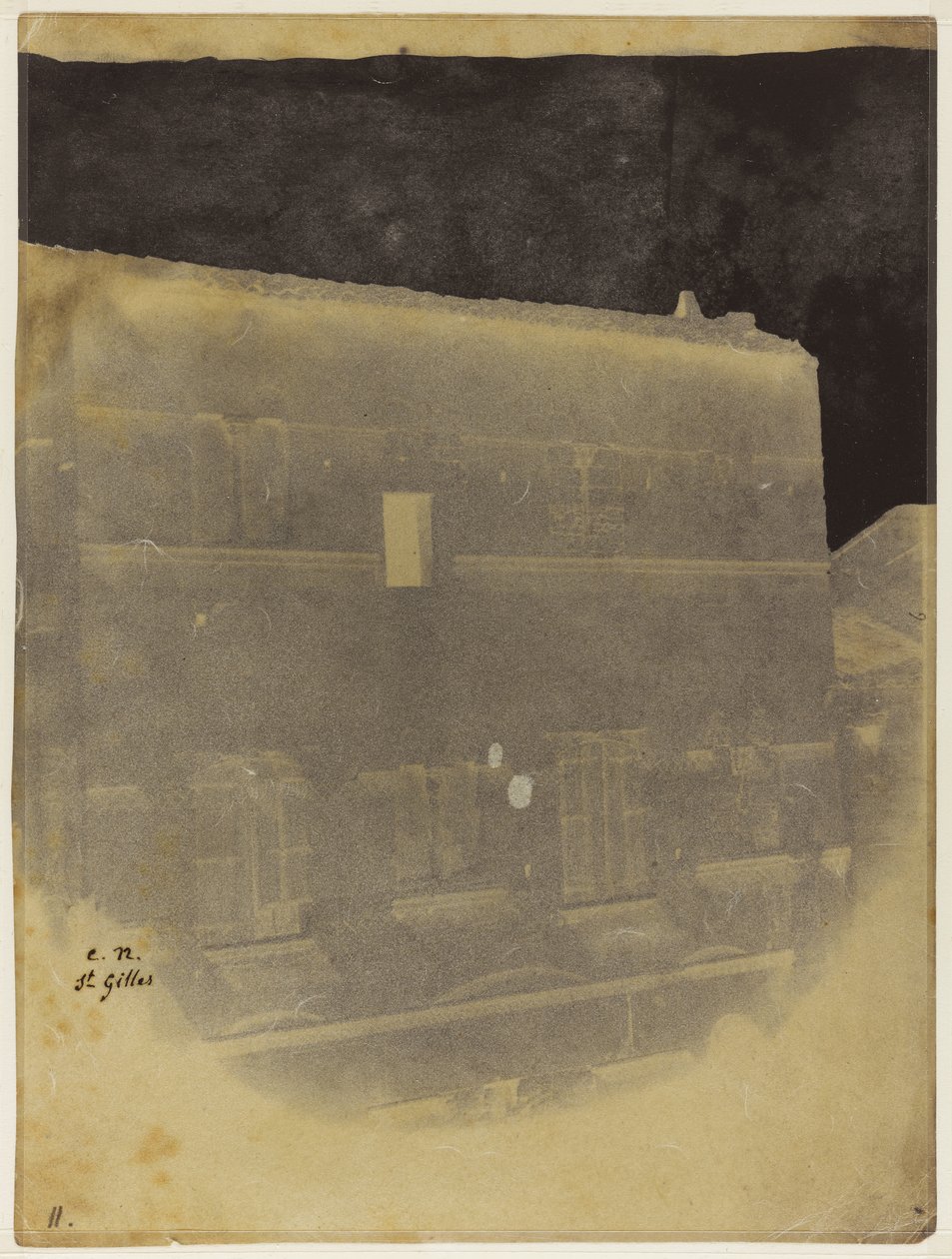 Øverste del af facaden på et romersk-agtigt hus i Saint-Gilles du Gard. af Charles Nègre