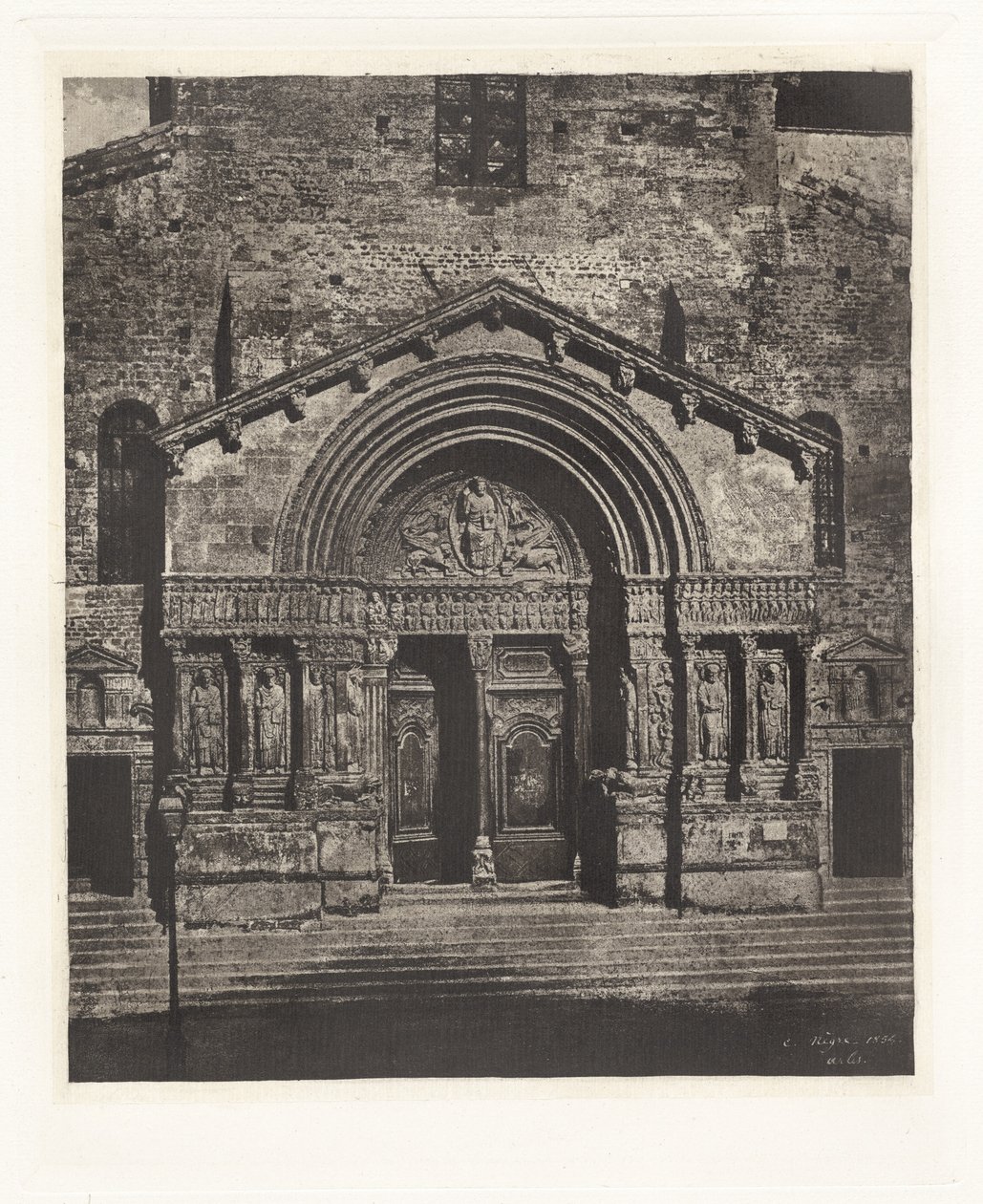 Plade VI – Portal of Saint-Trophime of Arles (Plade VI – Entrance of Saint Trophime of Arles) af Charles Nègre, André Jammes
