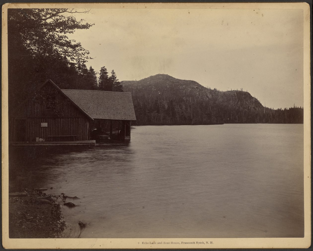Echo Lake og Boat House, Franconia Notch, New Hampshire af Charles P. Hibbard