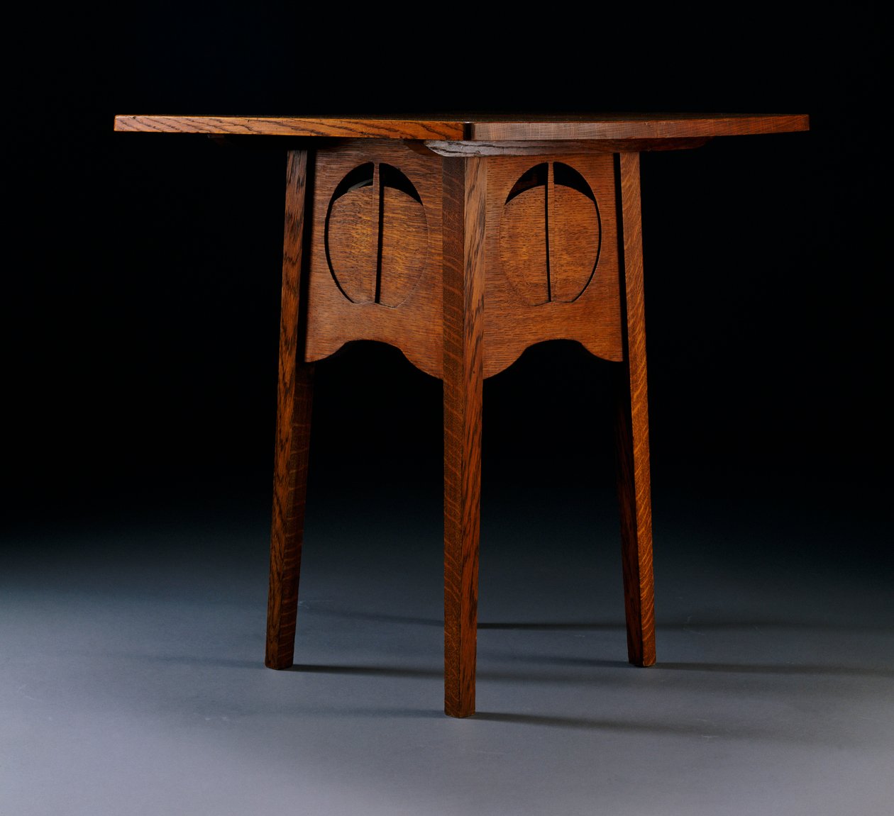 Kortbord designet til Argyle Street Tea Rooms, Glasgow, 1888-89 af Charles Rennie Mackintosh