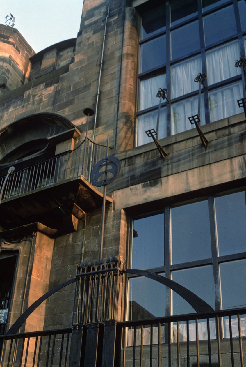 Detalje af Nordfacadens jernværk, bygget 1897-99 foto af Charles Rennie Mackintosh