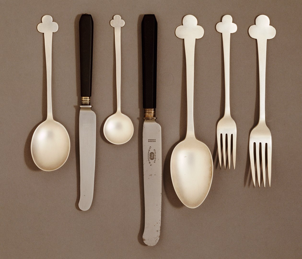 Elektrobelagt bordservice, for E. Bingham & Co., ca. 1906 af Charles Rennie Mackintosh