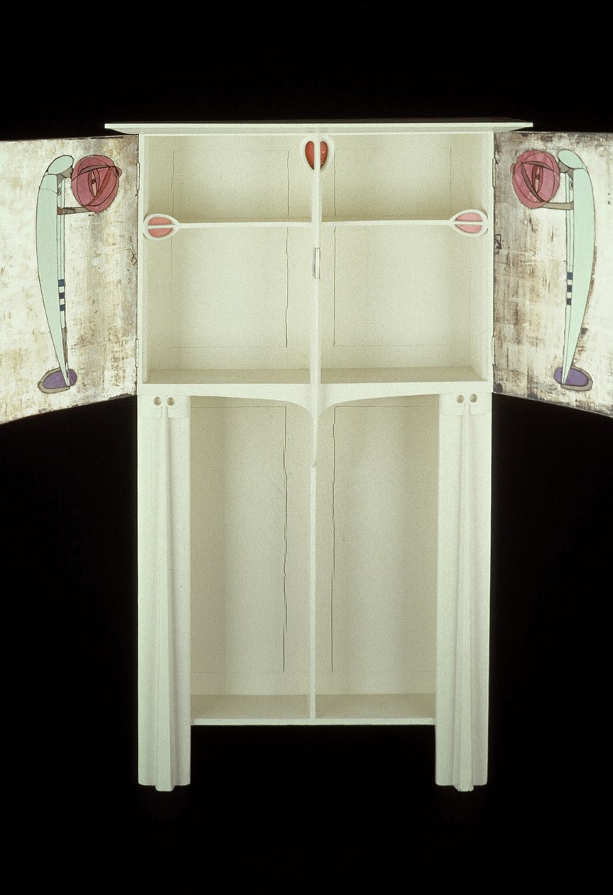 Hvidt skab designet til Mrs. Rowat, 1902 (træ, farvet glas, emalje) af Charles Rennie Mackintosh