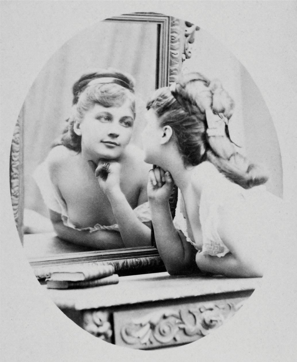 Portræt af skuespillerinden Henriette Victoire Drouard (1851-1923). af Charles Reutlinger