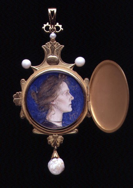 Pegasus vedhæng indeholdende miniature af Miss Edith Emma Cooper (1862-1913) 1901 (blyant & wc på emalje) (se 109662 for eksteriør) af Charles Ricketts