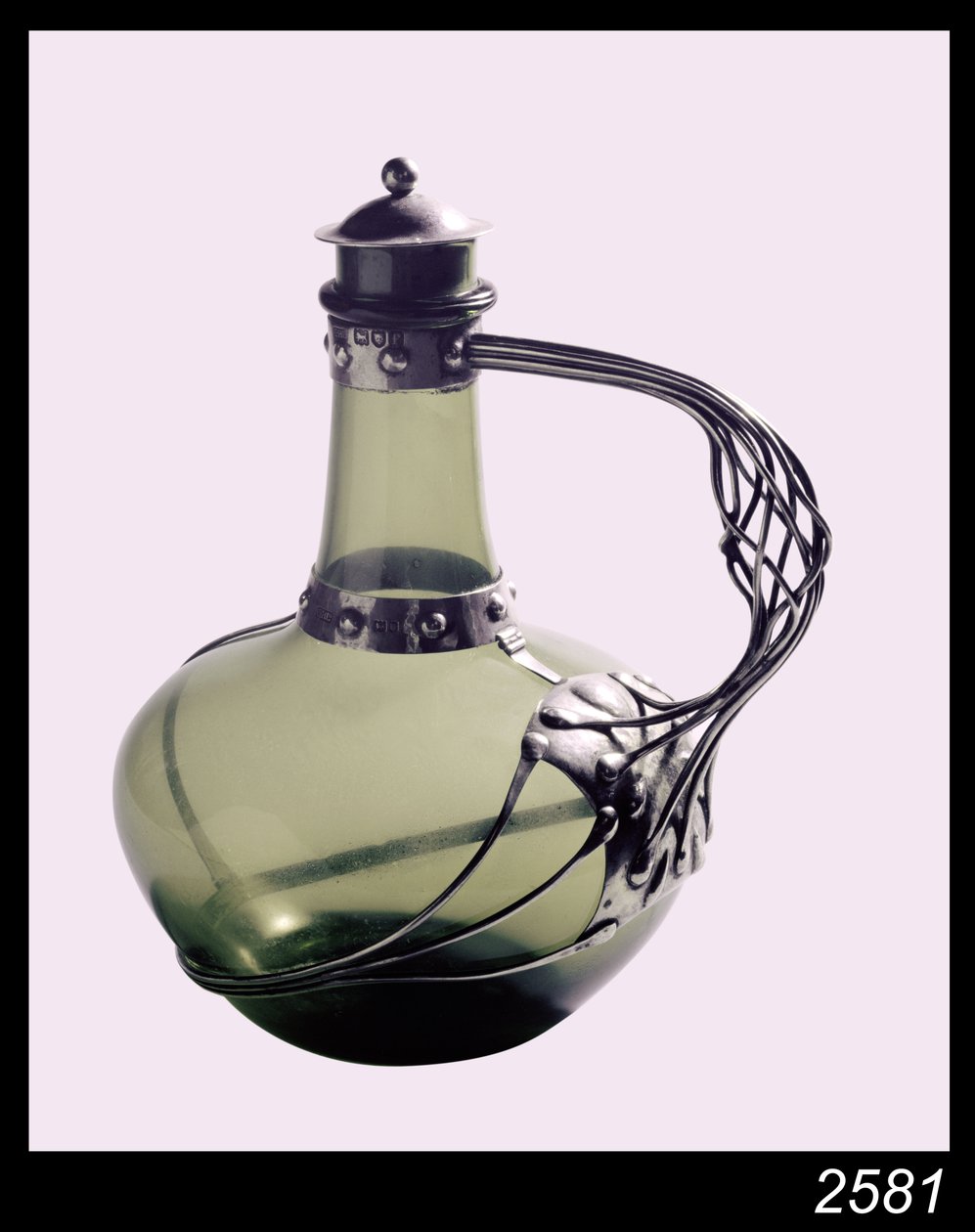 Sølvmonteret grøn glaskaraffel med producentmærke for Håndværkslauget, 1901 (glas og sølv) af Charles Robert Ashbee