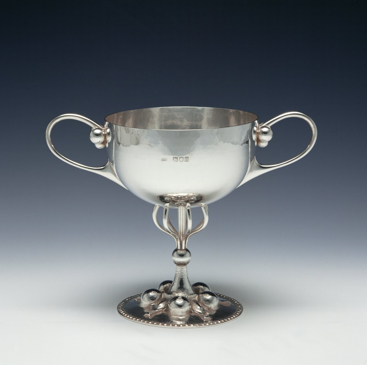 Sportskop eller sukkerbassin, ca. 1893 (sølv) af Charles Robert Ashbee