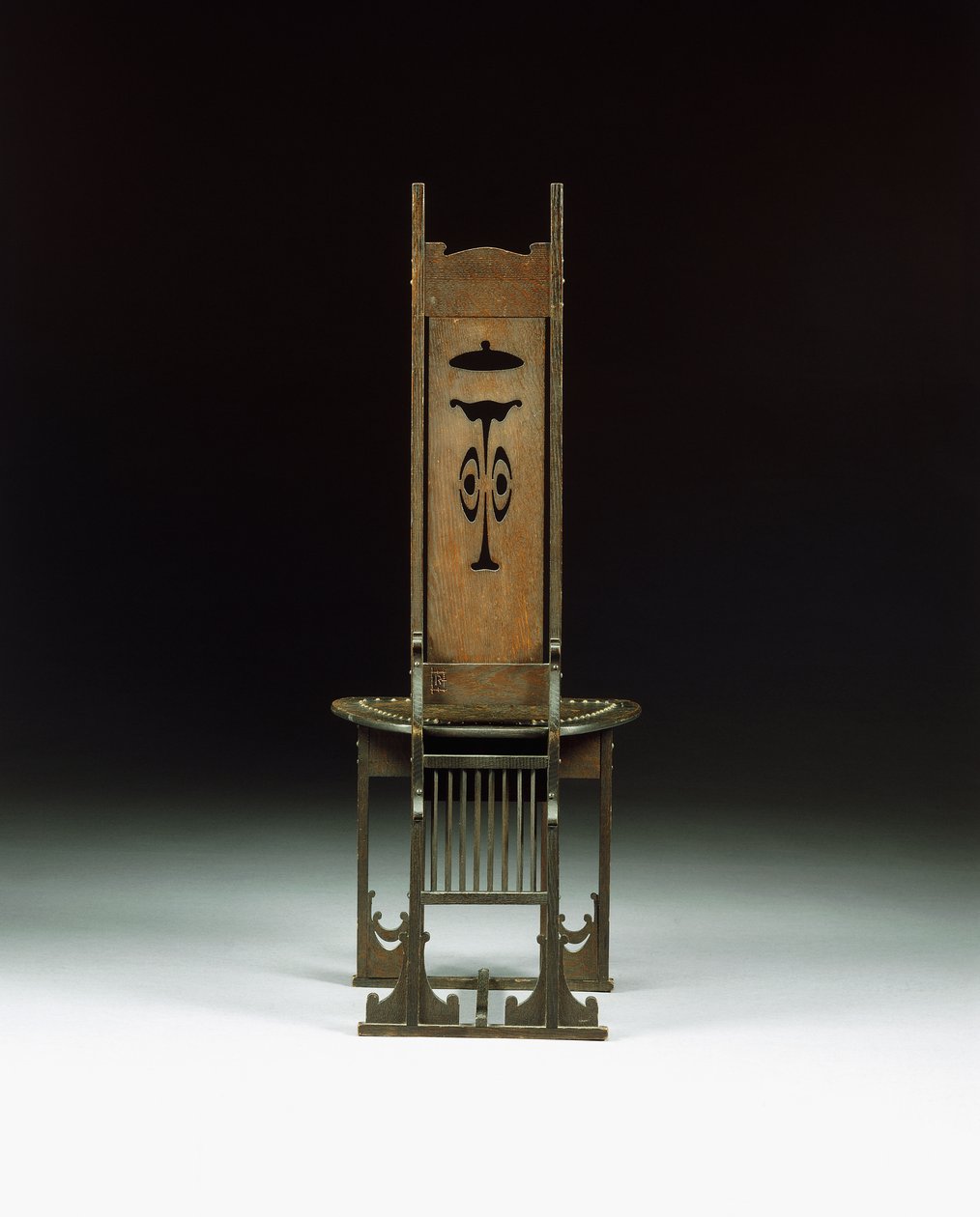 En sidestol, med gennembrudt design, ca. 1899 (udskåret eg) af Charles Rohlfs