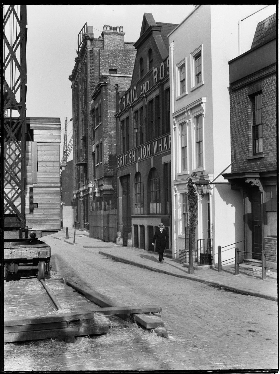 Bankside, Southwark, Greater London Authority, 1925-1935. af Charles William Prickett