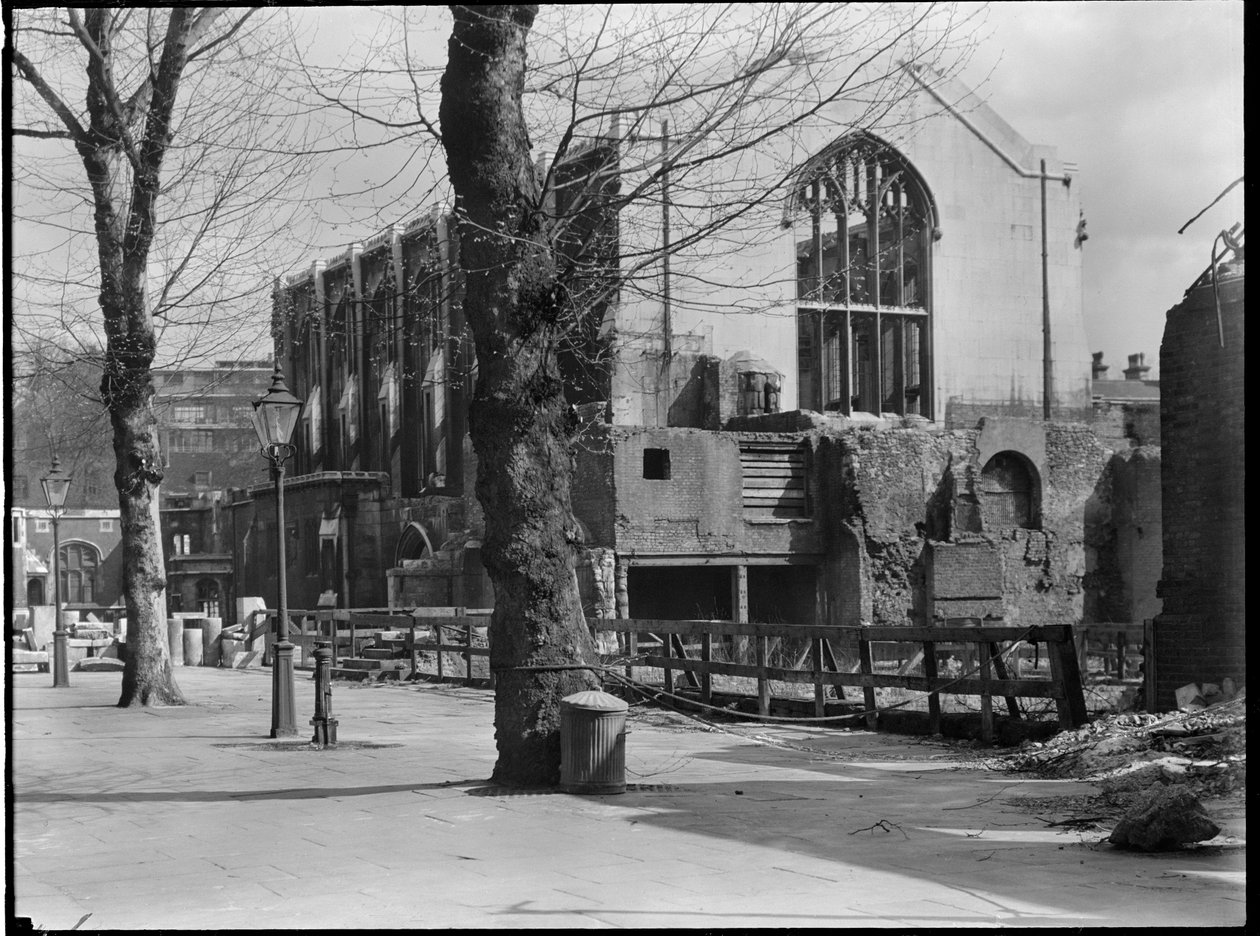 Inner Temple Hall, Temple, City of London, Greater London Authority, 1940-1945. af Charles William Prickett