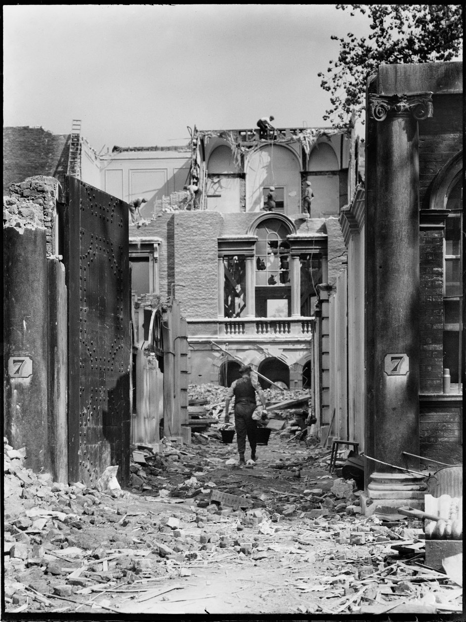 Pembroke House, Whitehall Gardens, Whitehall, City of Westminster, GLA, slutningen af 1930