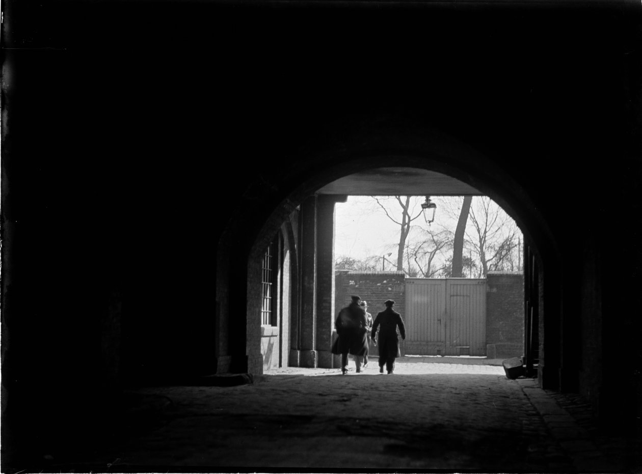 Tunnel eller overdækket passage mod tre figurer, Greater London Authority, 1930