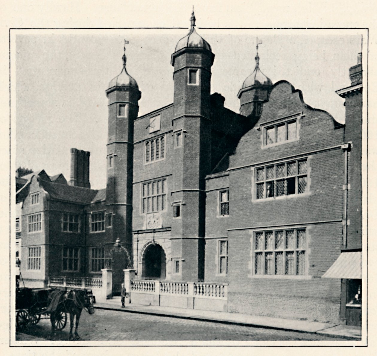 Archbishop Abbots Hospital, Guildford, 1903 af Chester Vaughan
