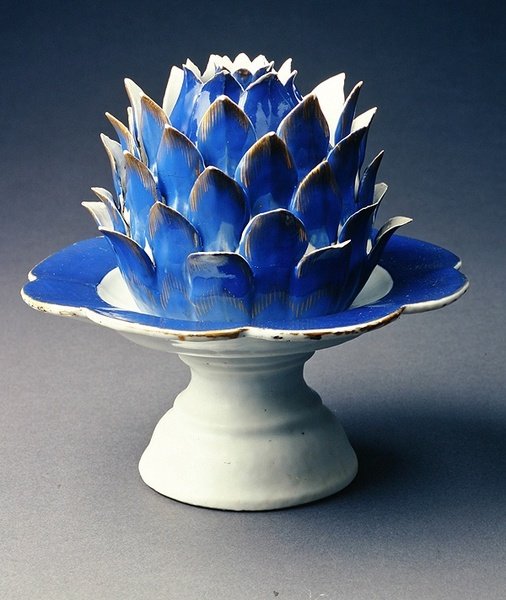 A Vegetable Form Terrine, Cover and Tazza, Jiaqing Period (1796-1820) c.1800 (porcelæn) (se også 314544) af Chinese School
