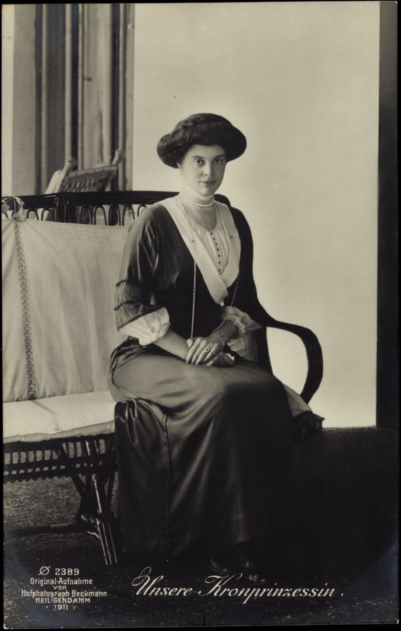 Ak Kronprinzessin Cecilie von Preußen, siddende portræt af Chinese School