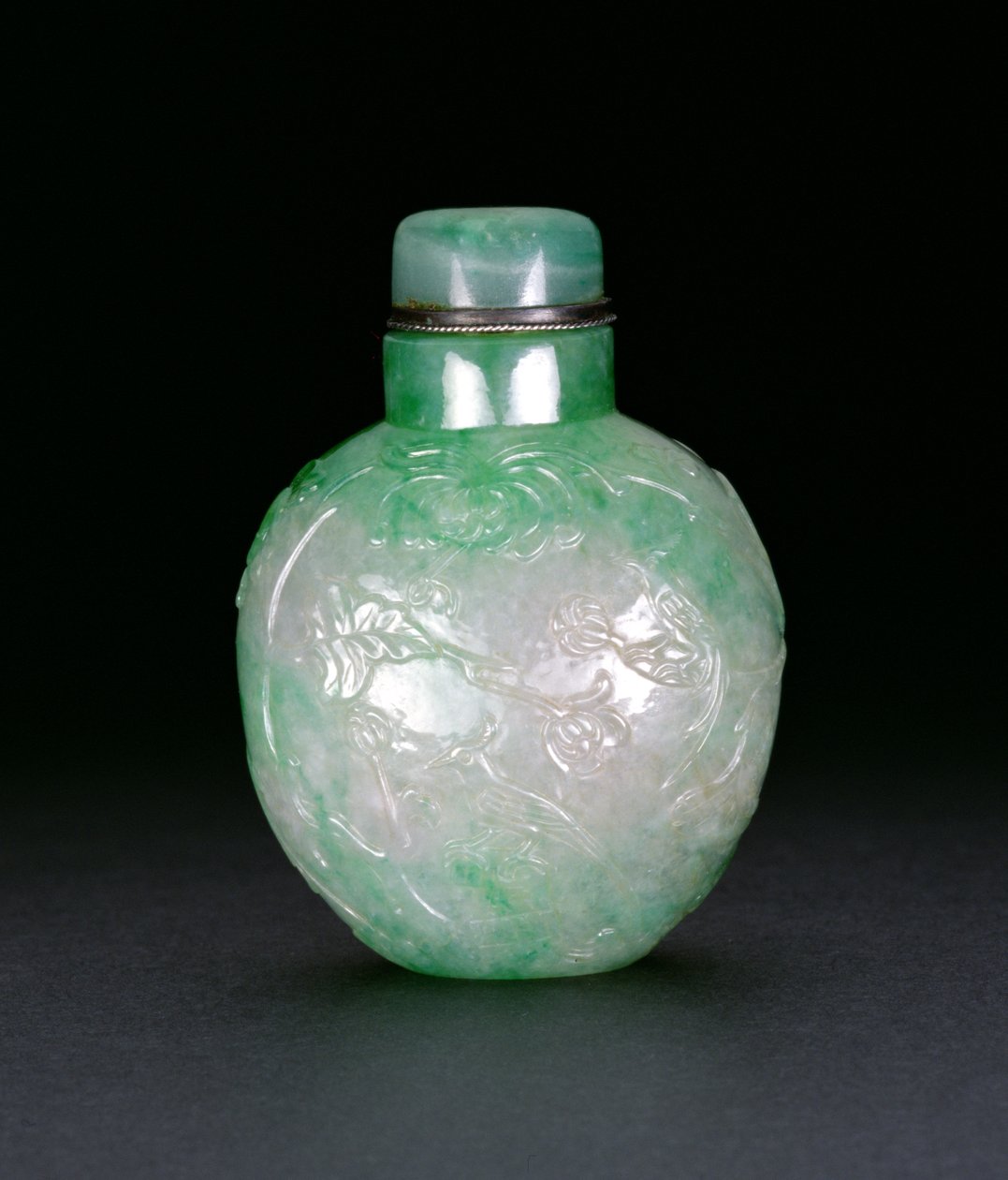 Kolbe dekoreret med fasaner og en sommerfugl, ca. 1780-1850 (jade) af Chinese School