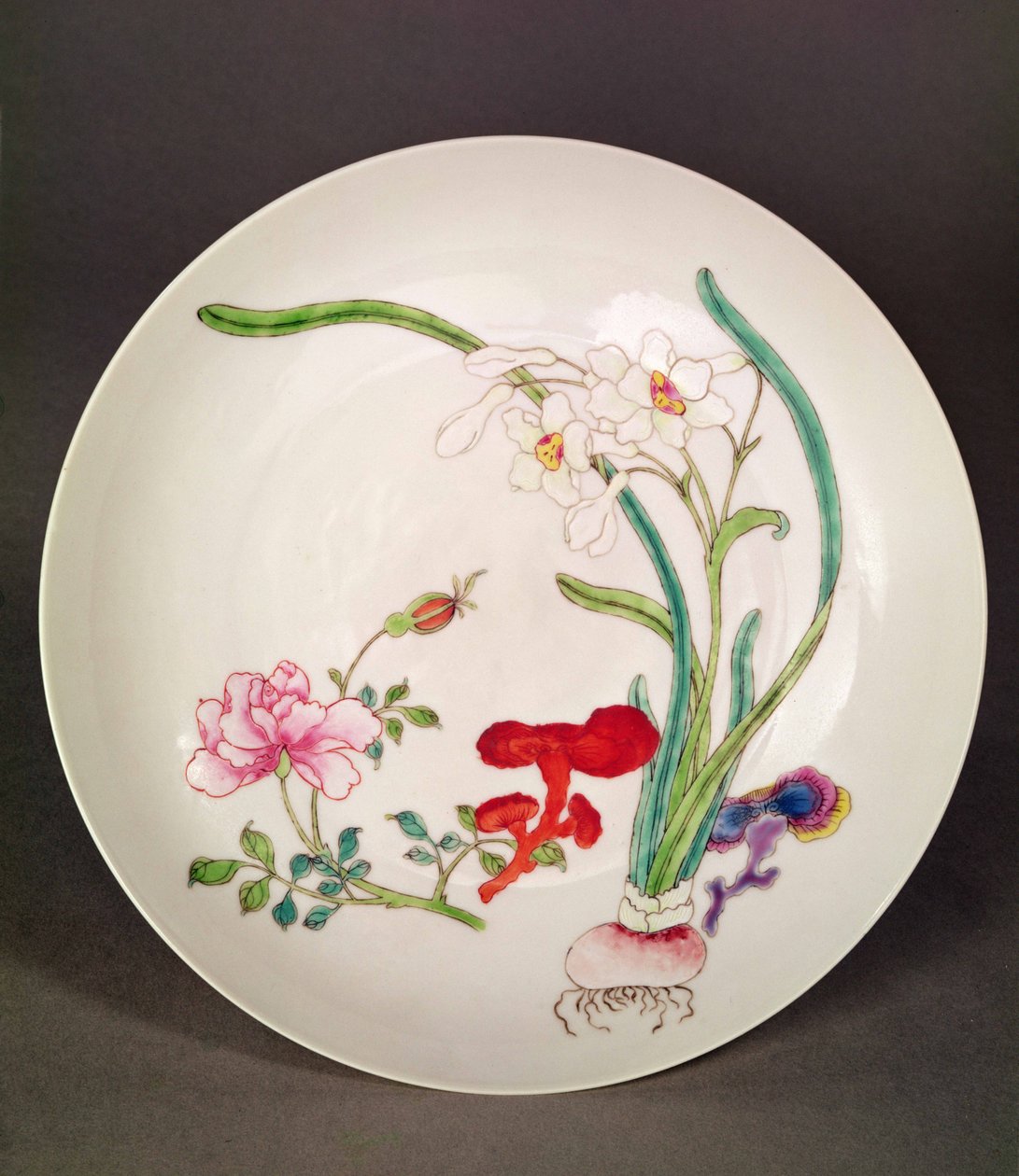 Porcelænsfad, famille rose dekoration, Yung Cheng periode (1723-35) af Chinese School