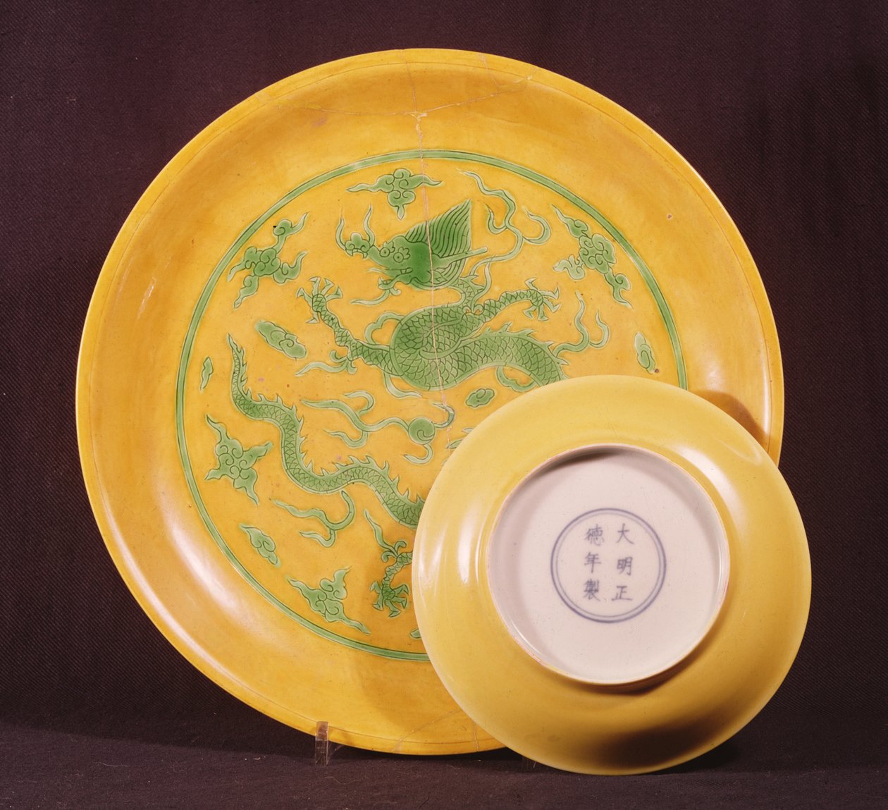 To kejserlige gule underkopper, Cheng-te periode (1506-21) af Chinese School