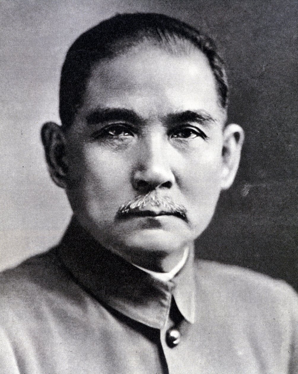 Portræt af Sun Yat-sen (Yat Sen, Zhongshan) (1866-1925), kinesisk revolutionær og statsmand. af Chinese Photographer