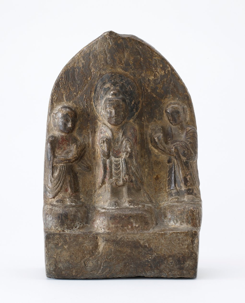 Buddhistisk tavle, der forestiller tre stående skikkelser, Periode of Division, 536 AD af Chinese School
