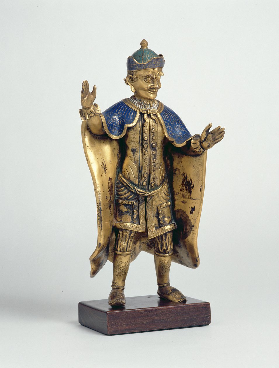 Udlænding med strakte arme (cloisonne-emalje) af Chinese School