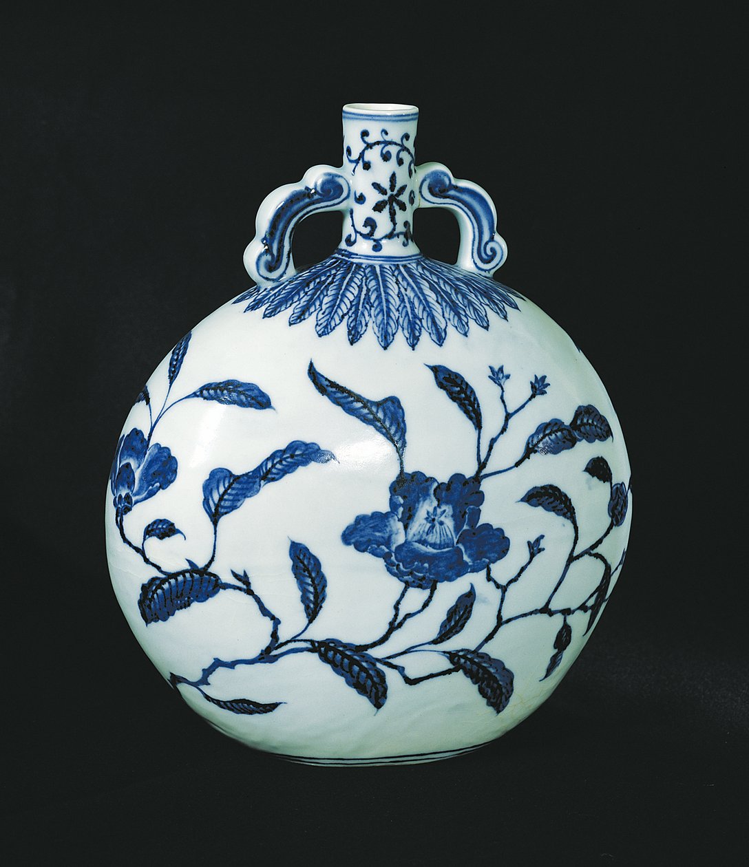 Pilgrims blå og hvid græskar med blomsterdekorationer, ca. 1403-24 (keramik) af Chinese School