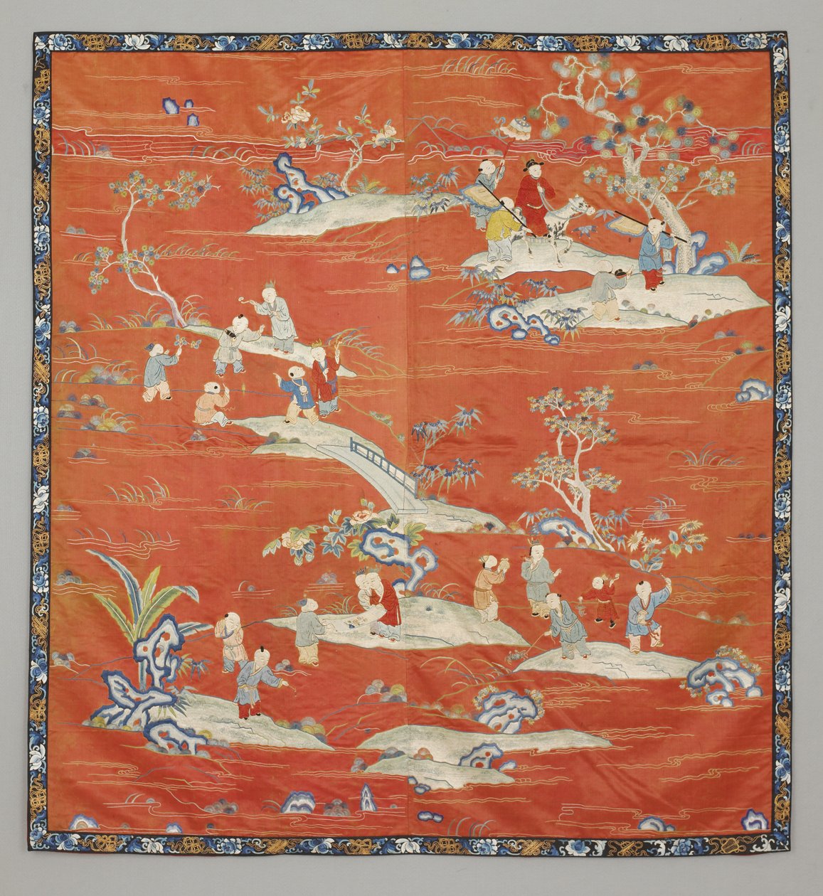 Sengebetræk i rødt satin, 1800-tallet af Chinese School