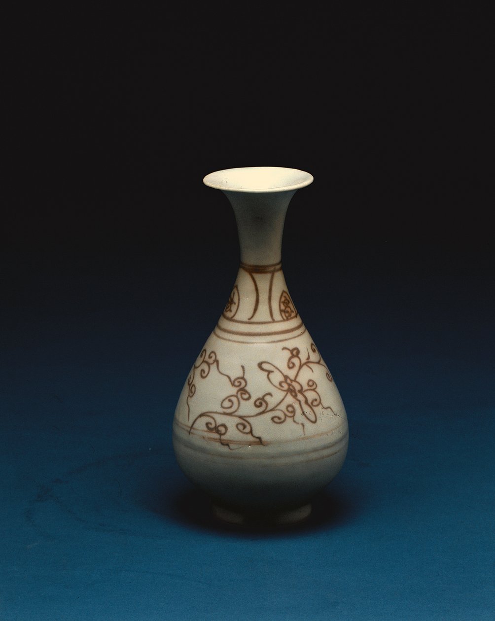 Rød underglasurflaske fra Yuhachan, Yuan-dynastiet, 1300-tallet af Chinese School
