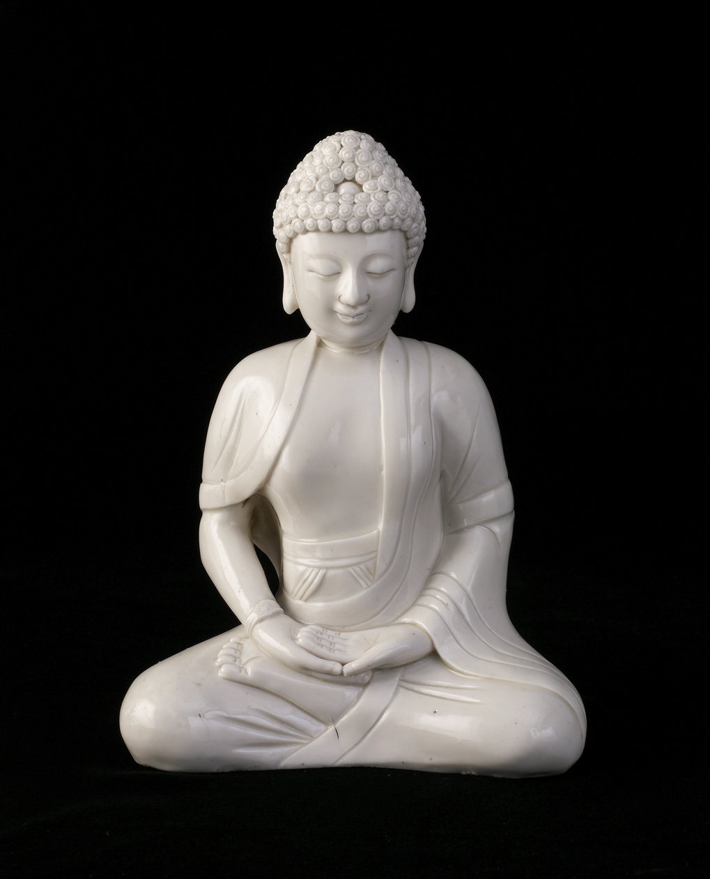Siddende Buddha, Fujian-provinsen, Ming- eller Qing-dynastiet (keramik) af Chinese School