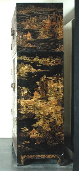 Kejserlig garderobe, Qing-dynastiet, Kangxi-perioden (1662-1722) (guld lak) af Chinese School Chinese School