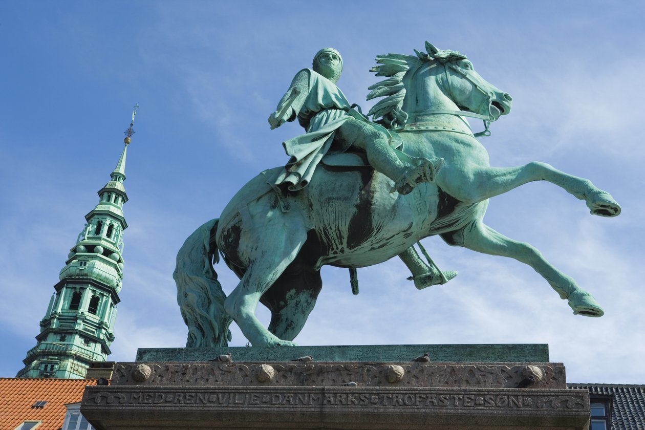 Rytterstatue af biskop Absalon (1128-1201) 1902 (bronze) af Christien Gottlieb Vilhelm Bissen