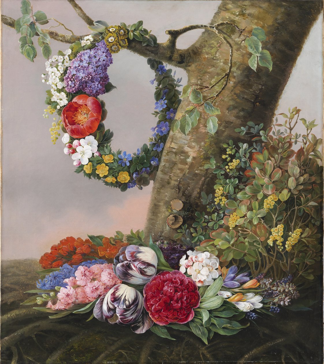 En buket blomster ved foden af et træ. På en gren hænger en blomsterkrans af Christine Løvmand