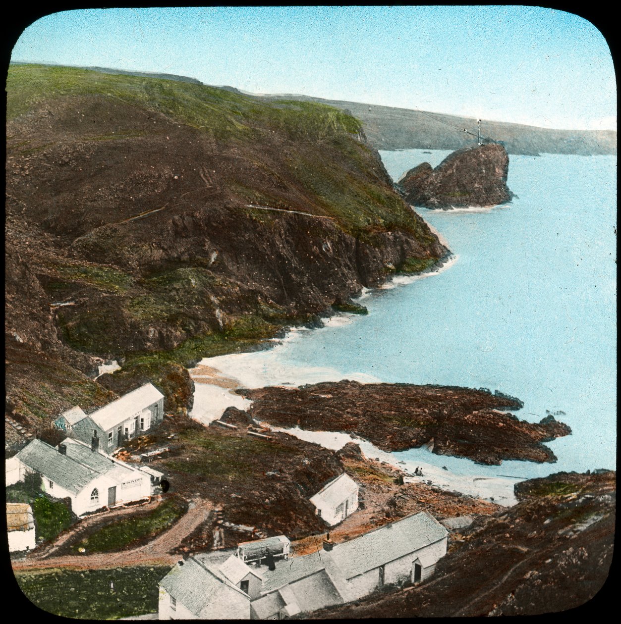 Kynance Cove og landsby, Cornwall, slutningen af det 19. eller begyndelsen af det 20. århundrede. af Church Army Lantern Department