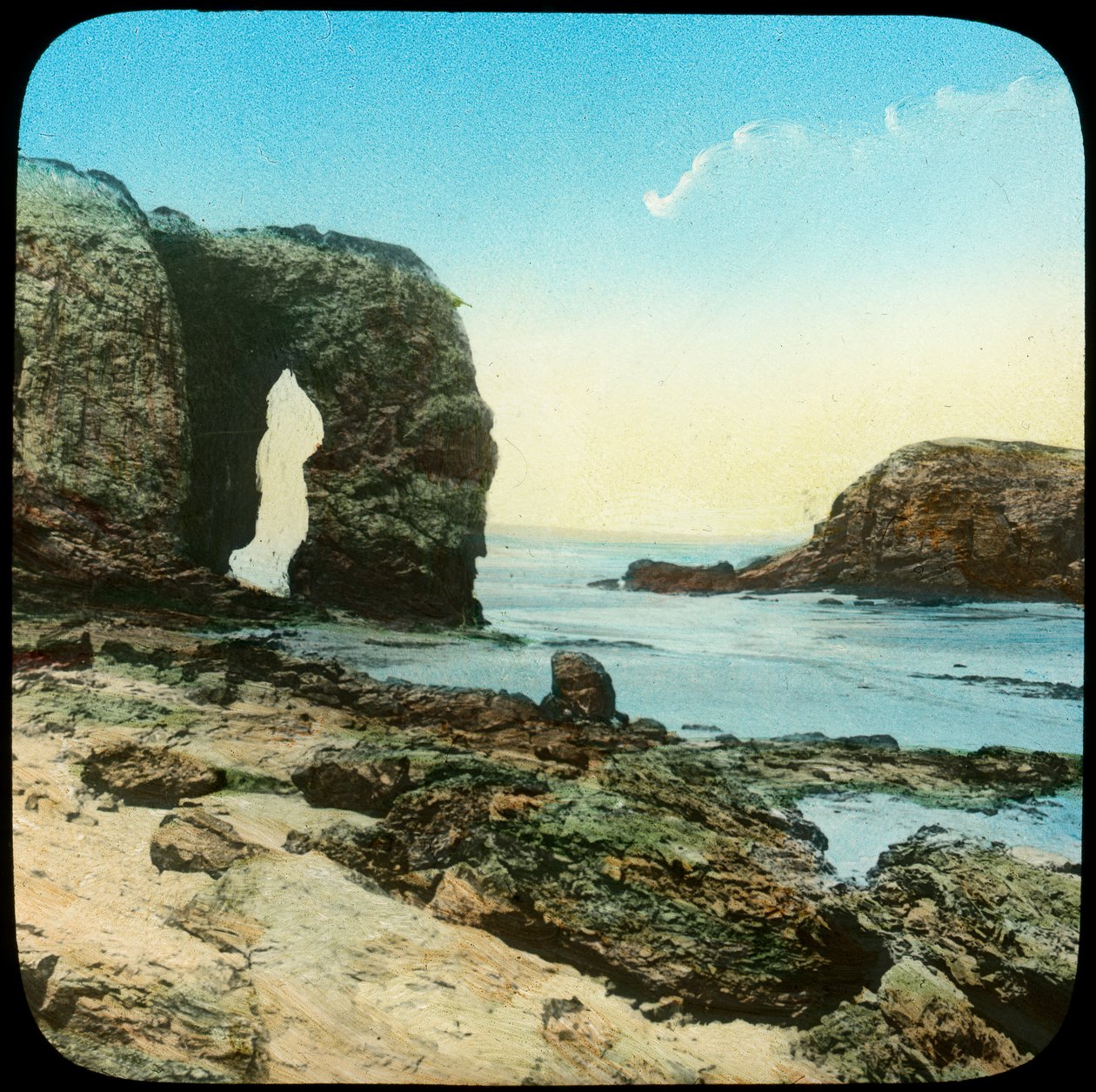 Klippebue ved Perran Beach, Cornwall, slutningen af det 19. eller begyndelsen af det 20. århundrede af Church Army Lantern Department