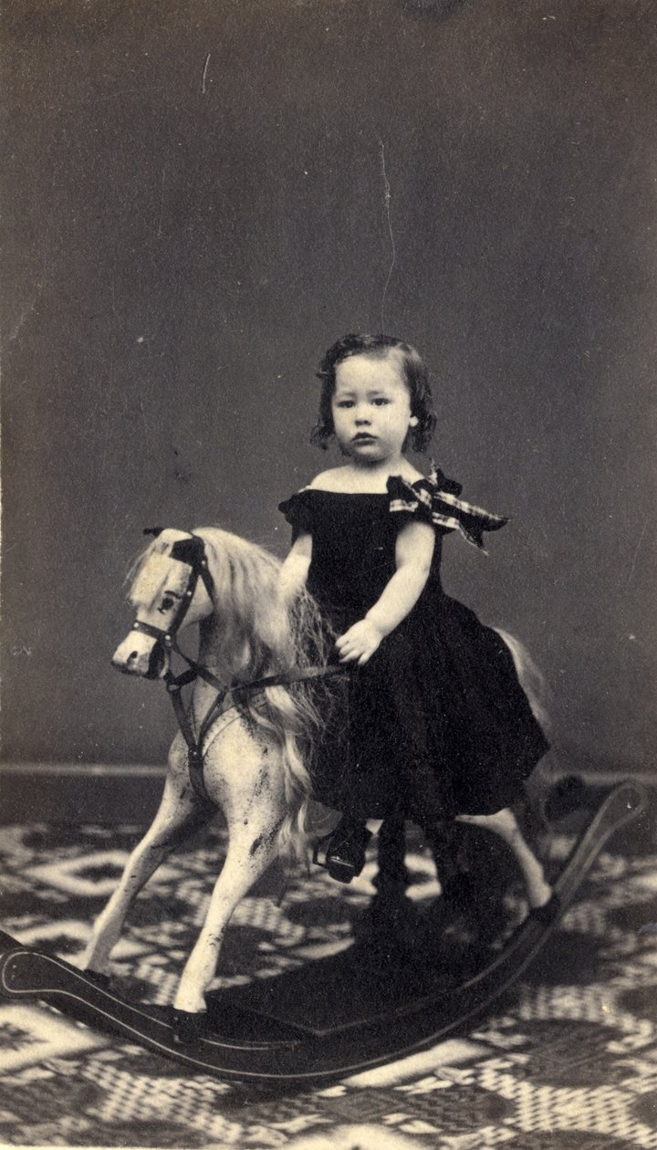 Ung pige på gyngehest, 1860