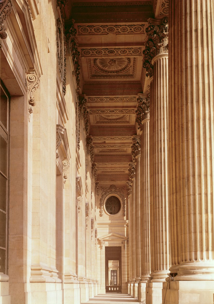 Udsigt over søjlegangen i Louvre af Claude Perrault